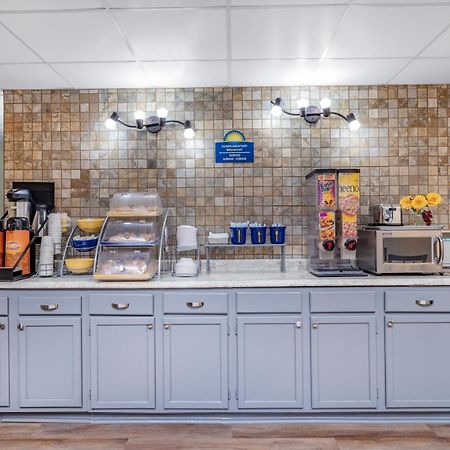Days Inn By Wyndham Monticello Экстерьер фото